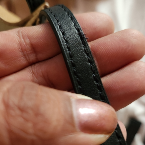 Elegant Tan Leather Tote Bag - Picture 9 of 9